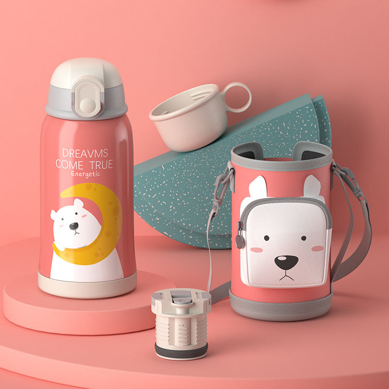 Baby water cup goes out to carry water cup