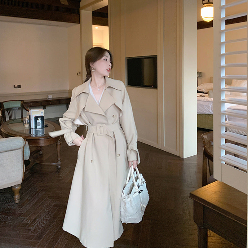 The British overcame the khaki trench coat girl