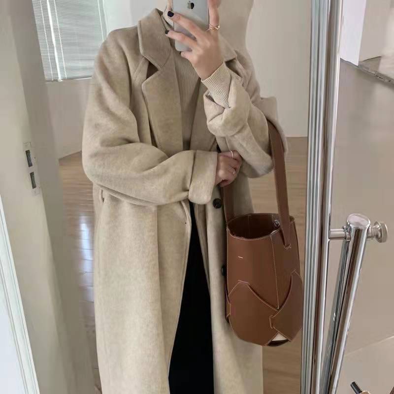 A loose and thick woolen coat for a short person