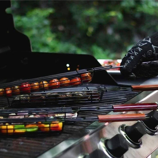 Wooden-handle barbecue basket for sausage cooking