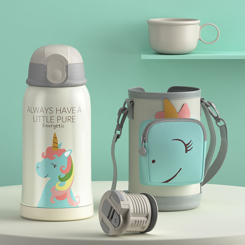 Baby water cup goes out to carry water cup