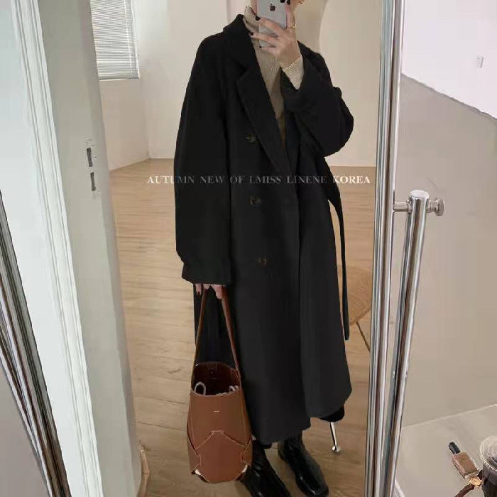 A loose and thick woolen coat for a short person